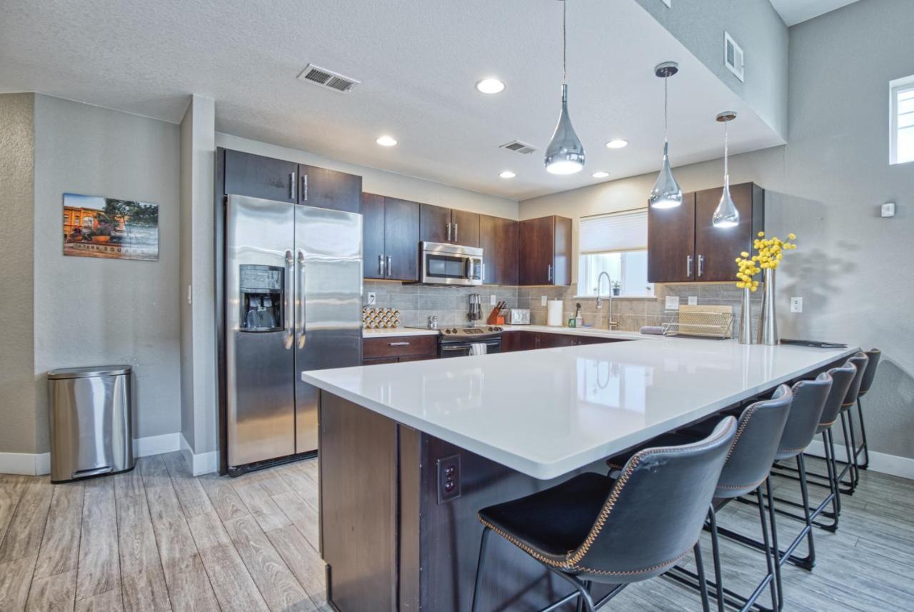 Modern Townhome Near Old Town, Breweries, & River! Fort Collins Exterior photo