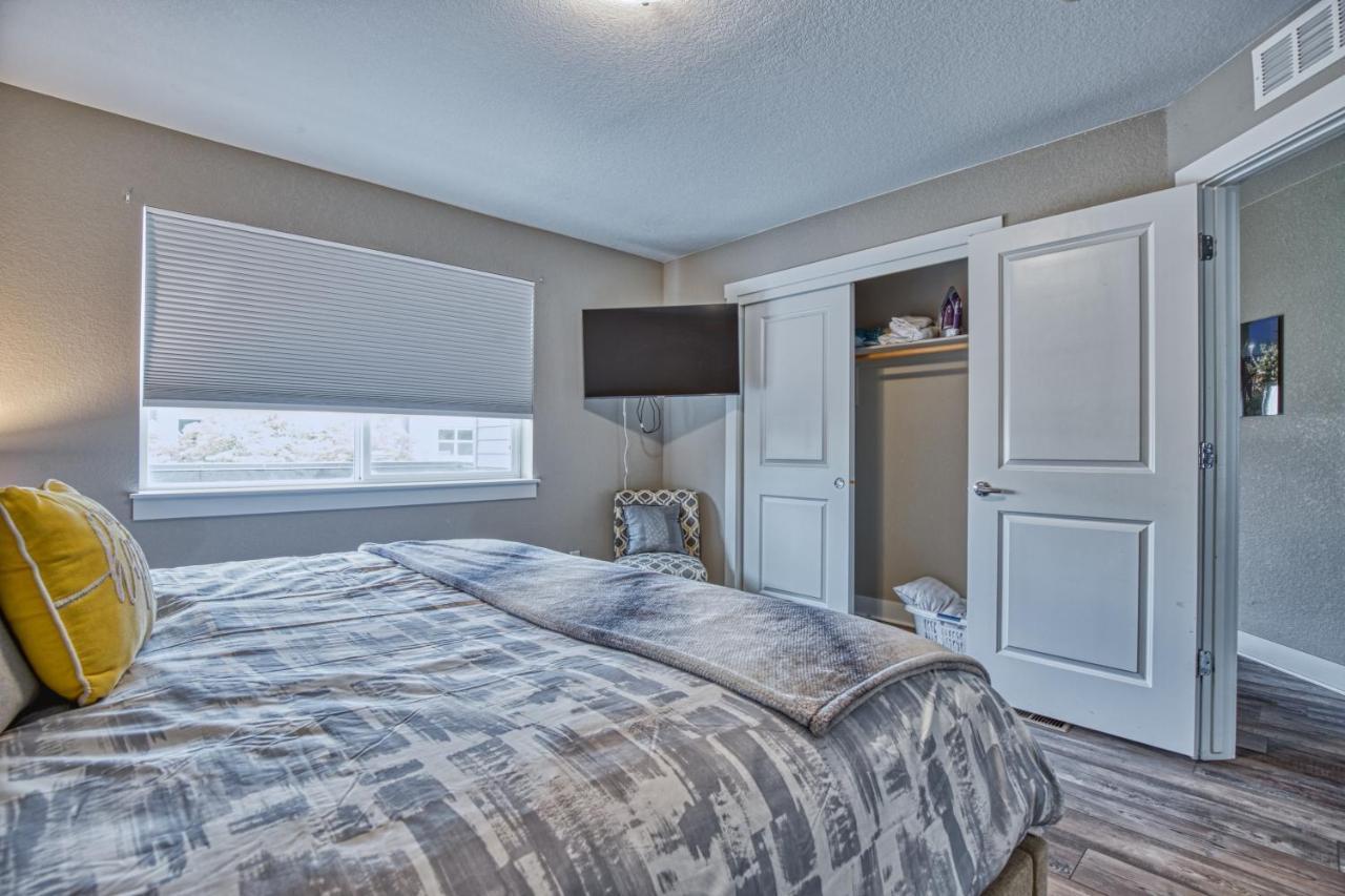 Modern Townhome Near Old Town, Breweries, & River! Fort Collins Exterior photo